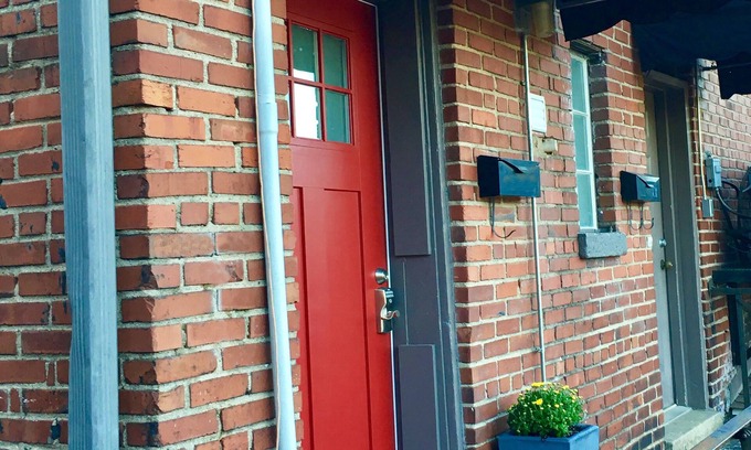 Bardstown Apartment | Beautiful Decorated Apartment located in the heart of Downtown Bardstown, KY