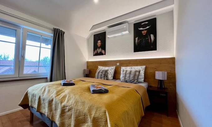 Kittersburg Apartment | Beautiful double room studio with private bathroom *near the Rhine*