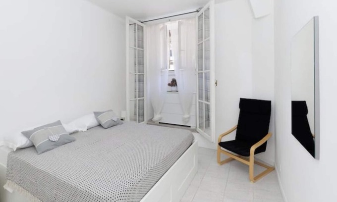 Vatican Apartment | Beautiful Economy Quadruple Room