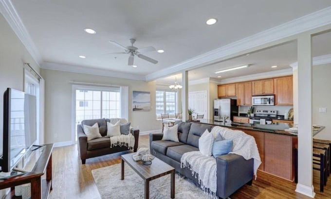 Midtown Ocean City House | Beautiful End Unit Ocean Block Townhome 300 ft From Beach