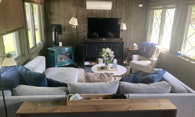 Walpole House | Beautiful Escape 3 miles from Gillette!