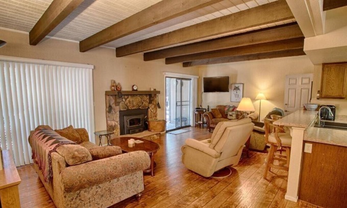 Pinetop Condo | Beautiful Family Friendly Condo walking distance to Pinetop Golf Course