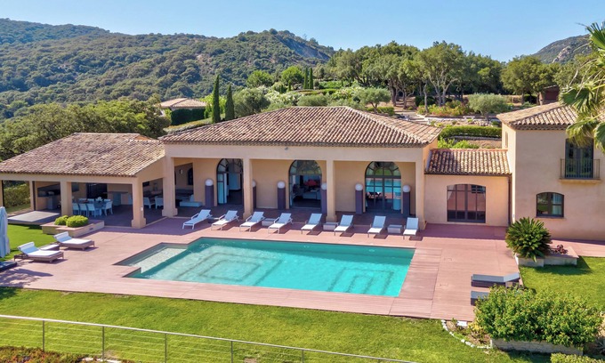 Grimaud Villa | Beautiful family villa with sea view in private seaside estate
