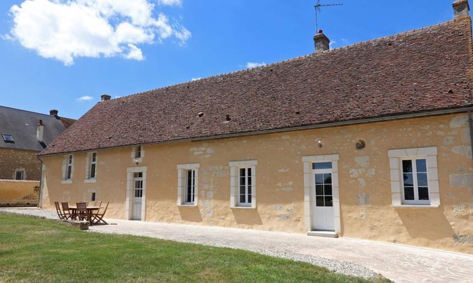 Pays de Mortagne-au-Perche Cottage | Beautiful farmhouse with spa in Perche for 10 people, trout stream
