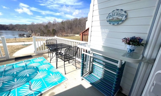 North Shore Condo | Beautiful foliage! Near restaurants and entertainment. Relax, enjoy & destress