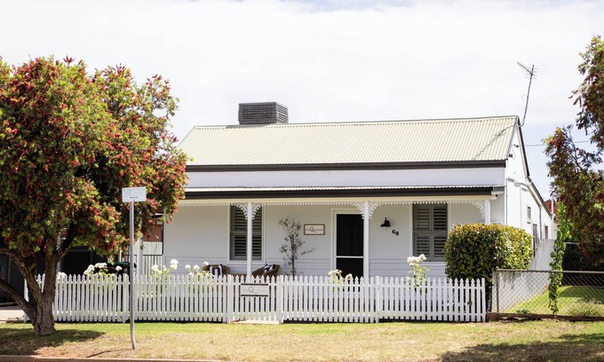 Coolamon Cottage | Beautiful Four Bedroom Home in the Heart of Coolamon