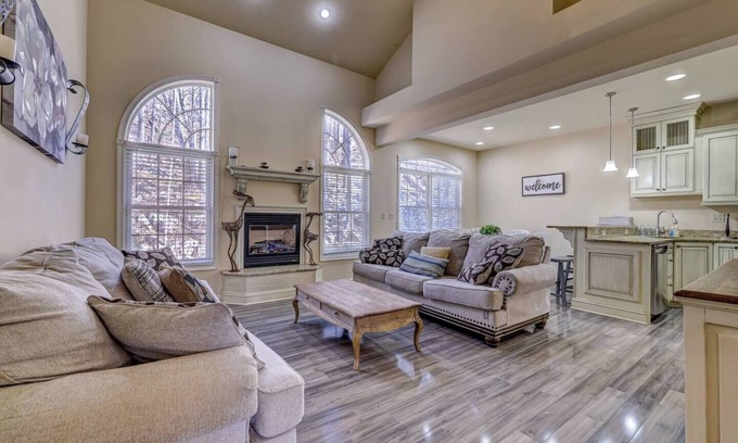 Lake Harmony Estates House | Beautiful four-bedroom, 4 bath house in Big Boulder Community that sleeps 12 with Lake Club Access