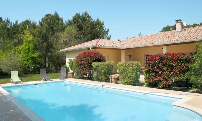 Grayan-Et-L'Hopital House | Beautiful private villa for 8 people with private pool, WIFI, TV, terrace and pets allowed
