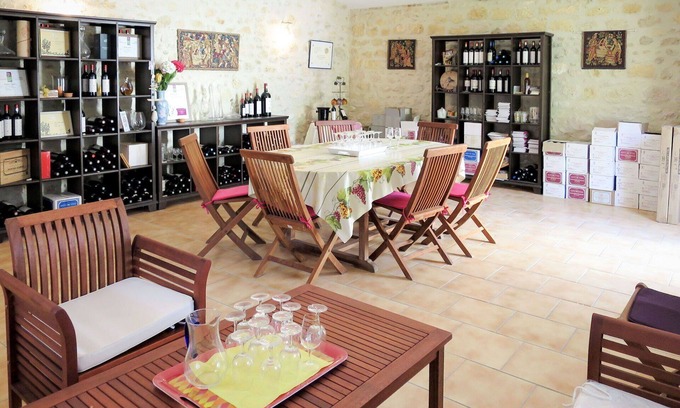 Jau-Dignac-et-Loirac House | Beautiful apartment in villa for 5 people with WIFI and TV
