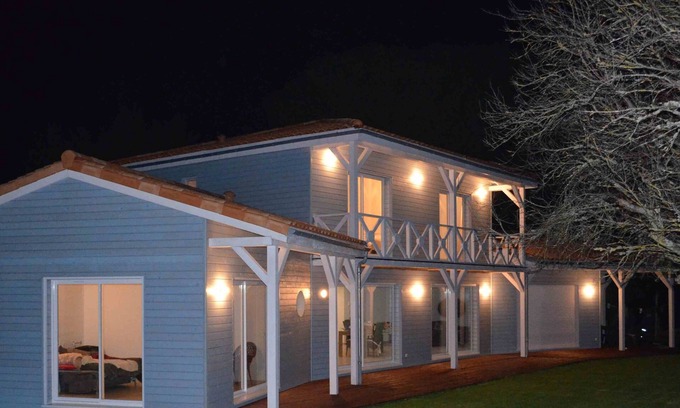 Meschers-sur-Gironde Villa | BEAUTIFUL HOUSE WOOD STYLE TROPICAL with HEATED POOL at 28 ° + SHELTER> BEACHES 80