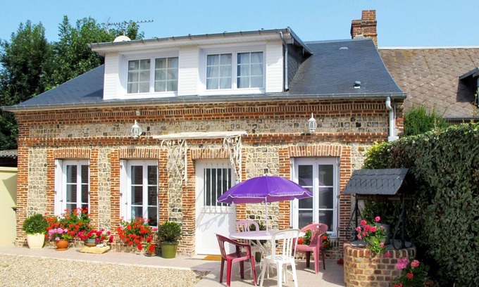 Saint-Pierre-en-Port House | Beautiful private villa for 4 people with TV and parking