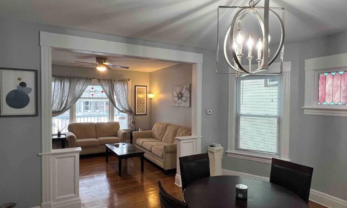 Buffalo House | Beautiful furnished 2 bdr great location Elmwood