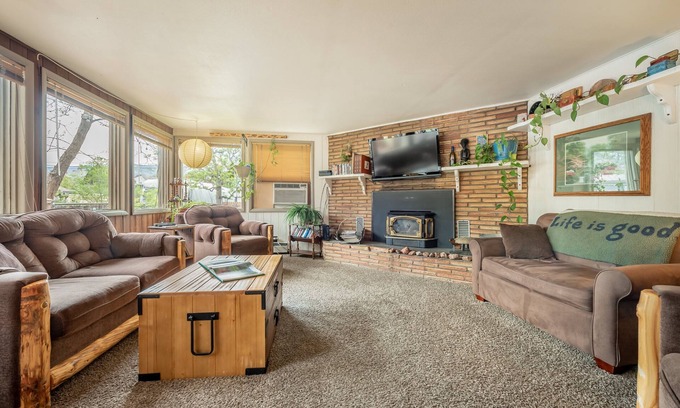 Central Colorado Springs House | Beautiful Garden Cottage in the Heart of Downtown
