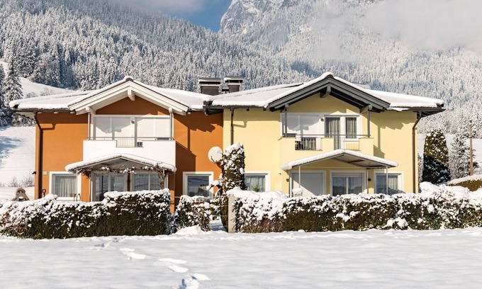 Itter House | Beautiful group accommodation with sauna & ski-in