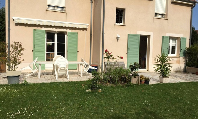 Bussy-Saint-Georges House | Beautiful house with large garden near Disneyland