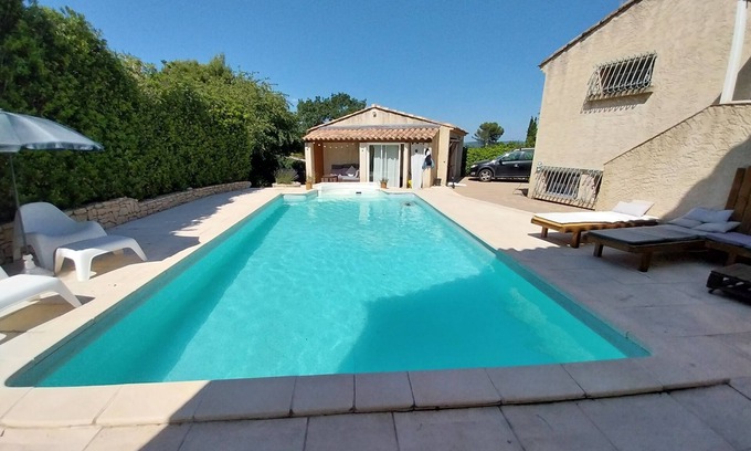 Saint-Esteve-Janson House | Beautiful house in a small Provencal village 20 'from Aix.