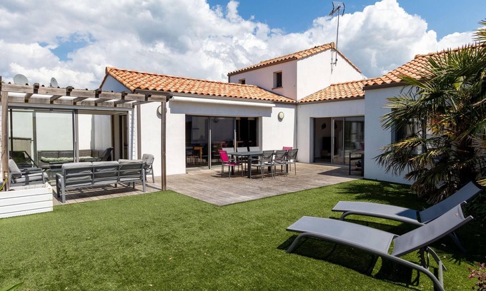 Saint-Jean-de-Monts House | Beautiful home in Saint Jean De Monts