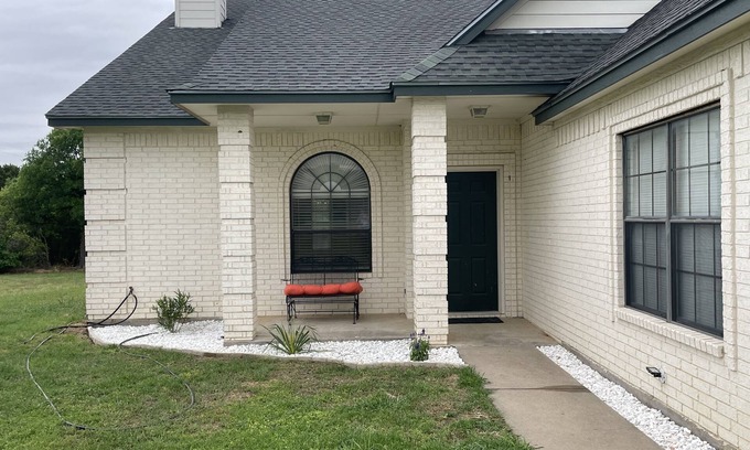 Rio Vista House | Beautiful hillside view close to the Brazos River