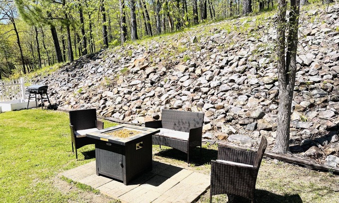 Jones Mills House | Beautiful Hilltop Estate w Private Boat Ramp. 8 min from downtown Hot Springs