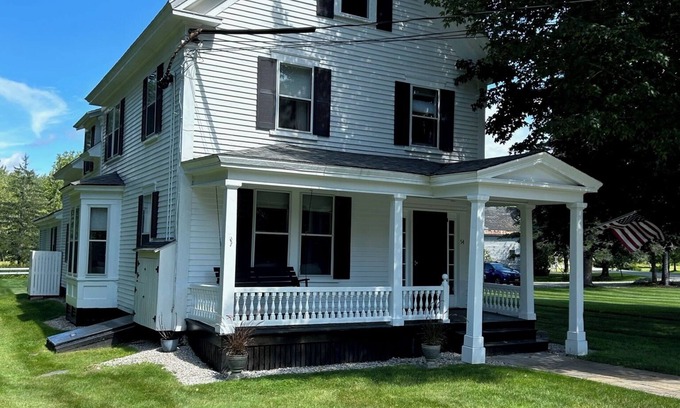 Bethel House | Beautiful Historic Home in Town - Nightly/Weekly/Monthly June-December