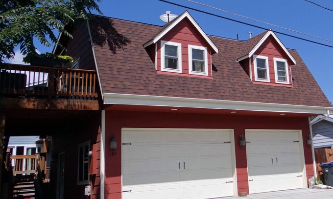 Golden Apartment | Beautiful Historic Neighborhood Carriage House Located near Downtown Golden