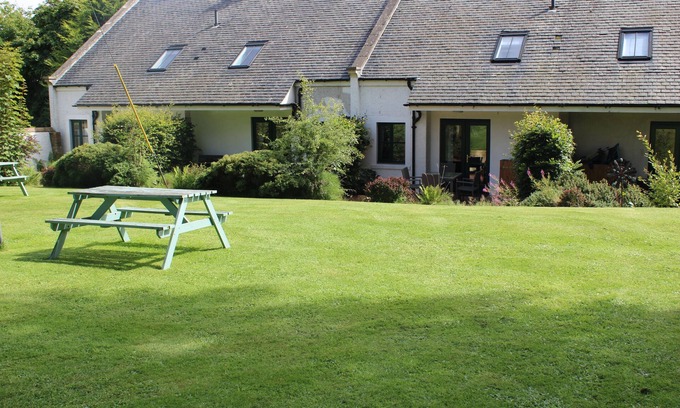 Linlithgow Cottage | Beautiful holiday cottages set in quiet rural location close to Edinburgh