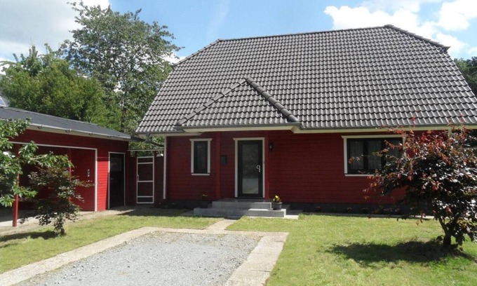 Oberndorf House | Beautiful holiday home in Bentwisch with garden