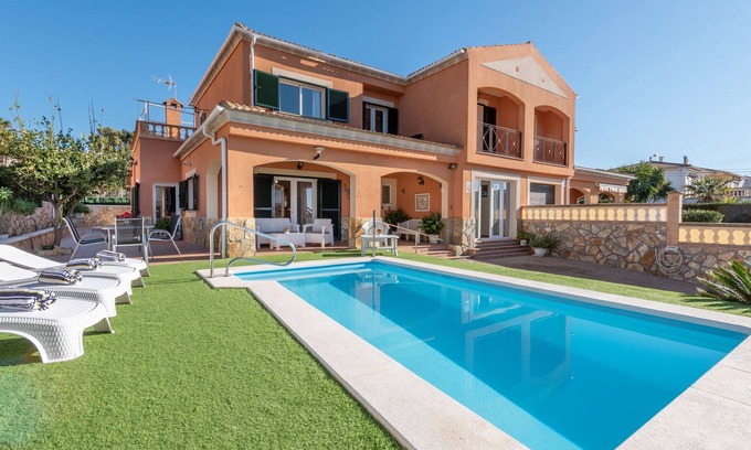 Badia Gran Ski Chalet | Beautiful Holiday Home with Pool, Terrace, Balcony & Wi-Fi; Parking Available, Pets Allowed