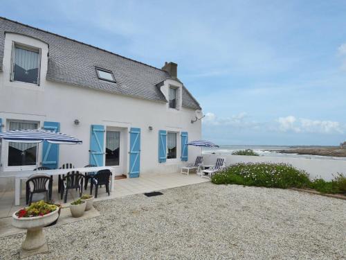 Saint-Guenole House | Beautiful holiday home by the sea in Penmarch