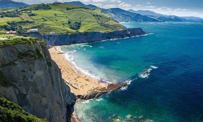 Jatxou House | Beautiful holiday home in the Basque Country, between Mountain and Ocean