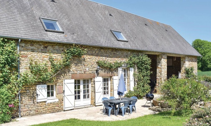 Saint-Pierre-Langers House | Beautiful home in St. Pierre Langers