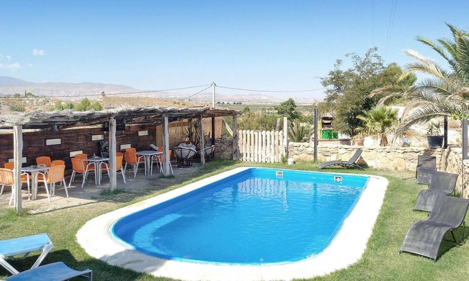 Baza House | Beautiful home in Baza with WiFi