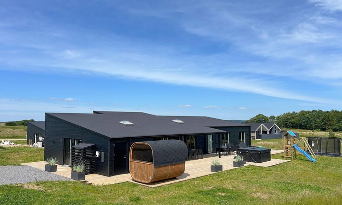 Hvidbjerg Strand House | Beautiful home in Børkop with kitchen