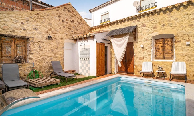 El Colmenar House | Beautiful home in El Colmenar with WiFi