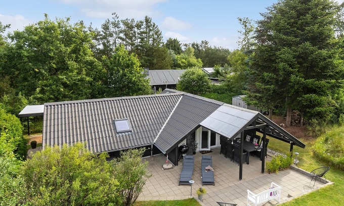 Farvang House | Beautiful home in Fårvang with WiFi