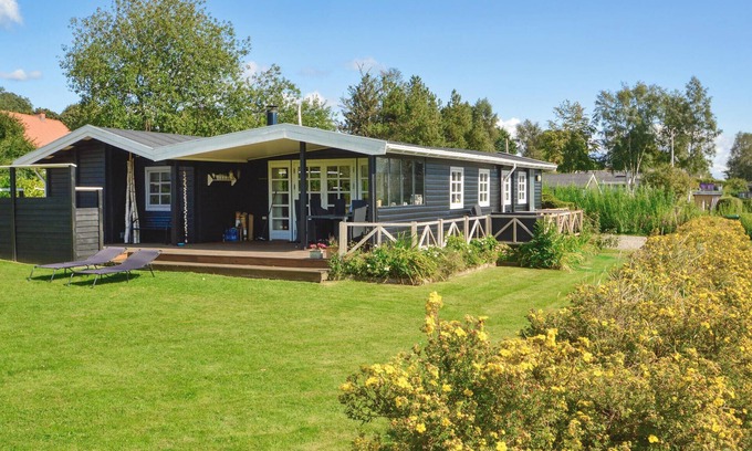 Hejlsminde Strand House | Beautiful home in Hejls with kitchen