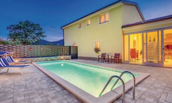 Kuceli House | Beautiful home in Jurdani with WiFi