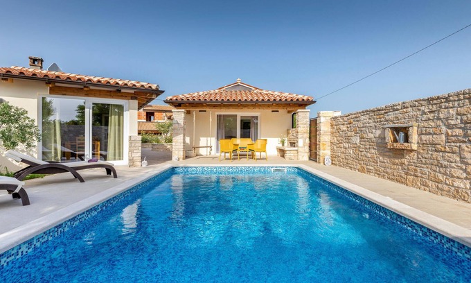 Zminj House | Beautiful home in Klimni with WiFi