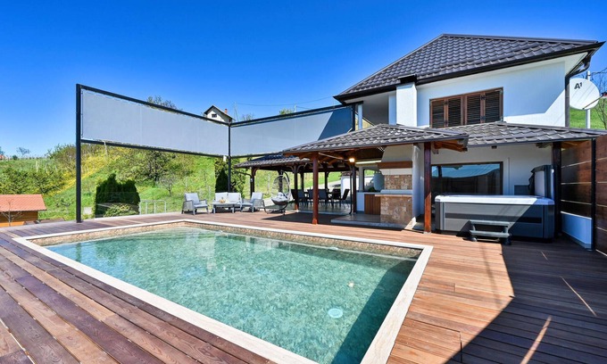 Ljubescica House | Beautiful home in Ljubescica with WiFi