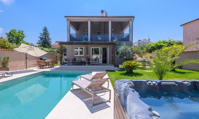 Medulin House | Beautiful home in Medulin with WiFi