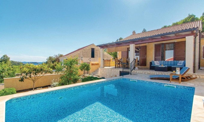 Prizba House | Beautiful home in Prizba with WiFi