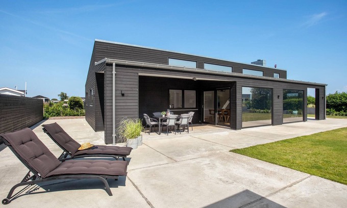 Sæby House | Beautiful home in Sæby with harbor view