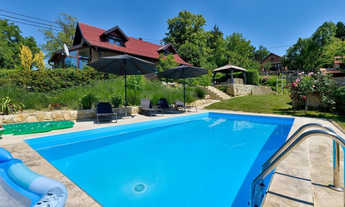 Sveti Ilija House | Beautiful home in Seketin with sauna