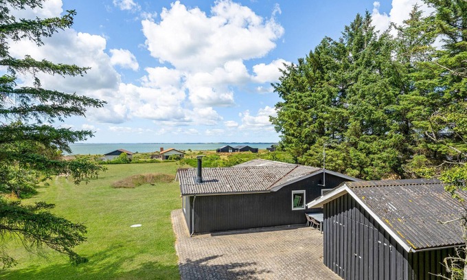 Spøttrup House | Beautiful home in Spøttrup with kitchen