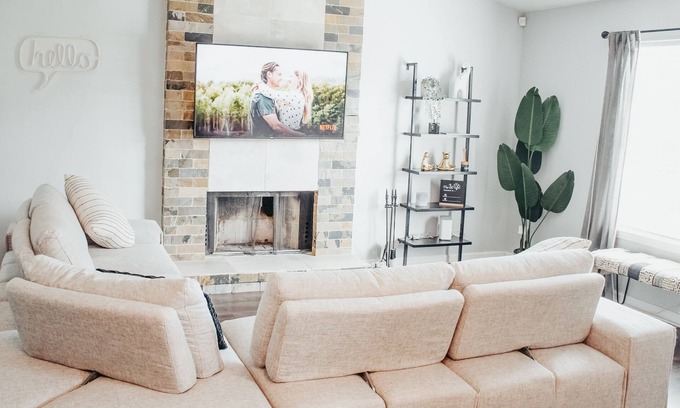 Savannah House | Beautiful Home located near Downtown Savannah and Airport.