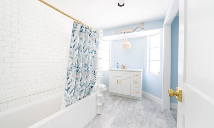 Siesta Key House | Beautiful home on Siesta Key only 1/2 mile from Siesta Key Village. New pool/spa