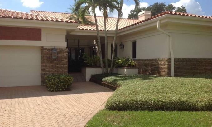Biggar House | Beautiful home, stunning view of golf course, near beaches and airport
