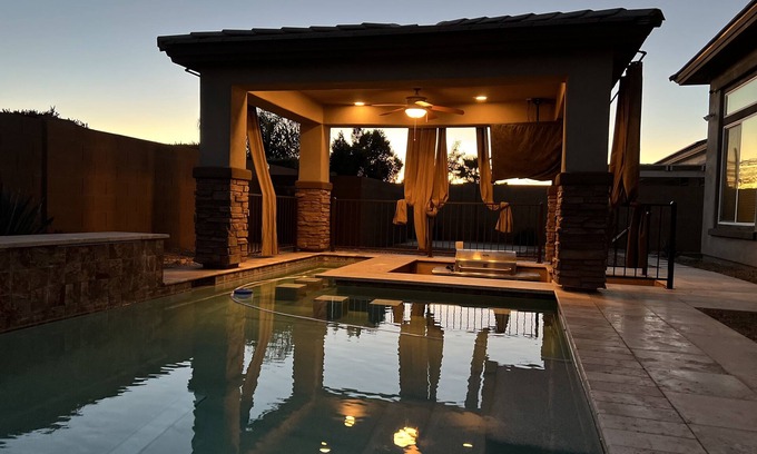 Palm Valley House | Beautiful home-Litchfield Park- Backyard Paradise w/Heated Pool & Swim Up Bar