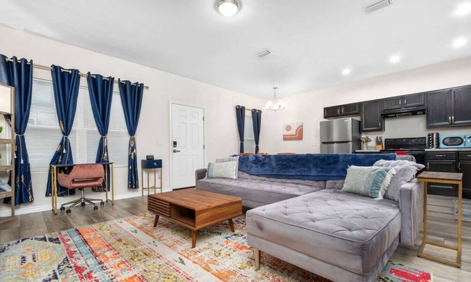 Gainesville Apartment | Beautiful Home | Walk to UF | Newly built