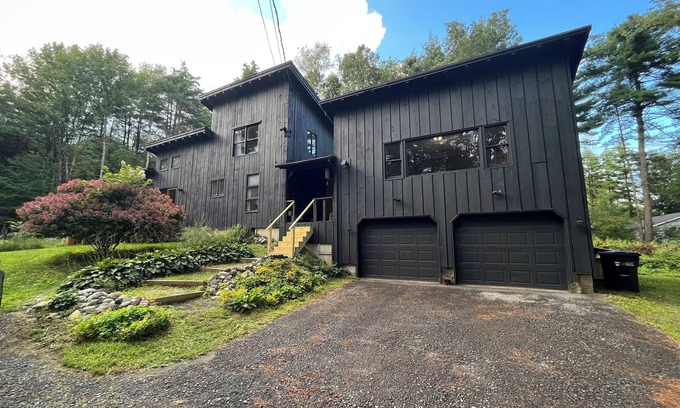Queensbury House | Beautiful House 10 min From Lake George